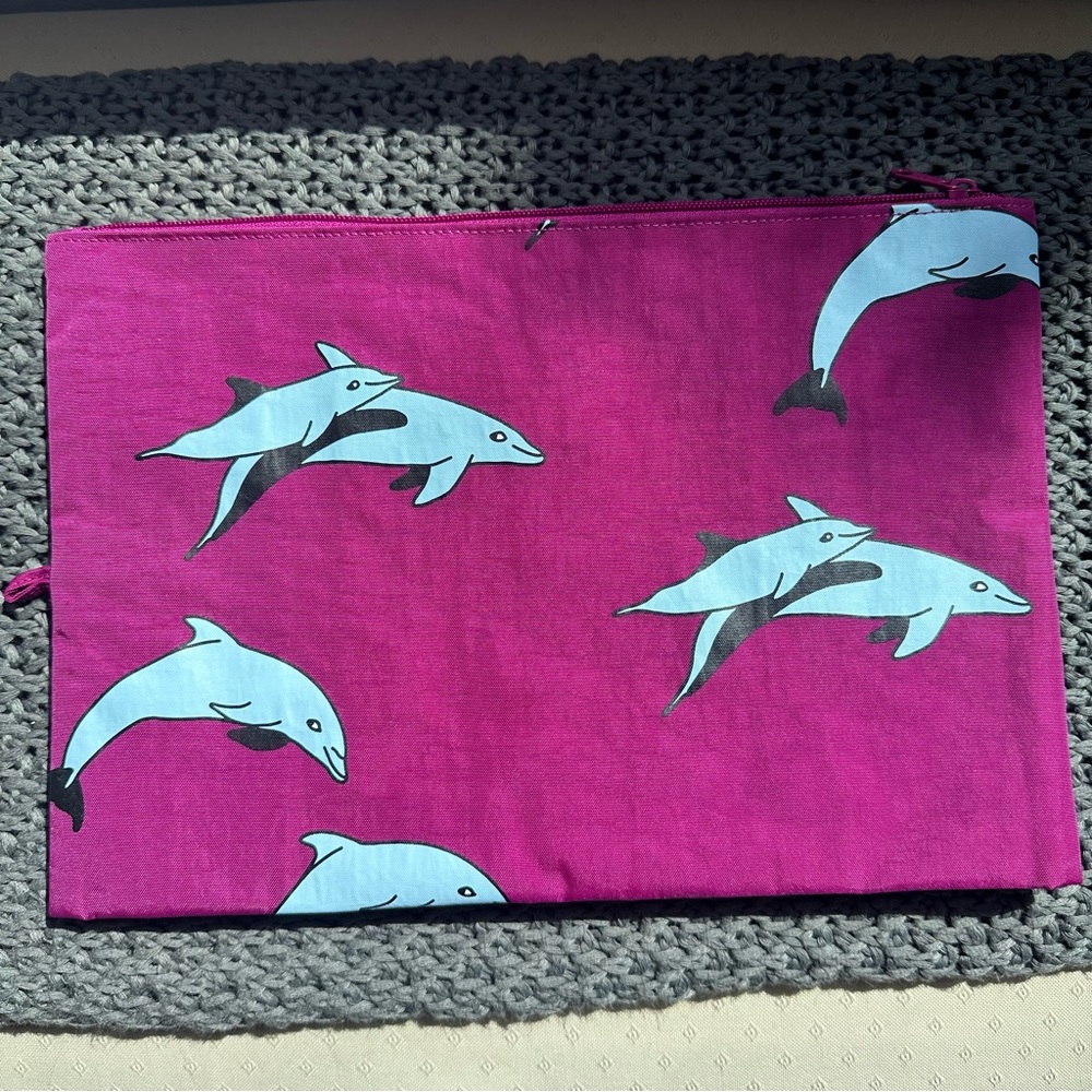 Baggu dolphin large go pouch